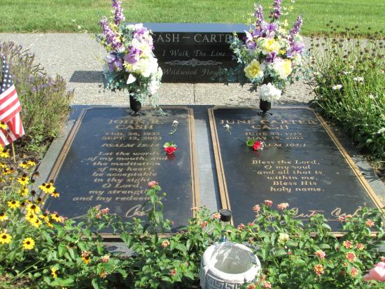 johnny cash burial site